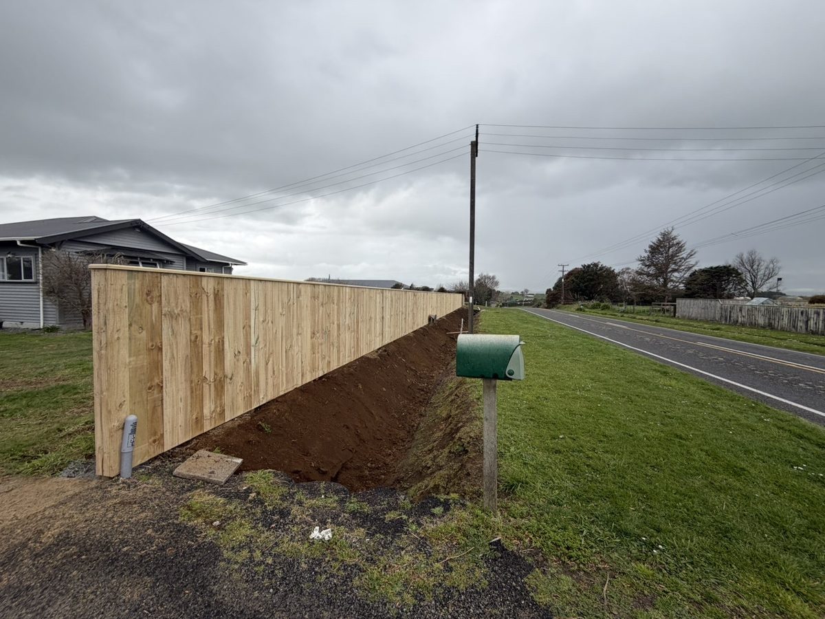 50 m long, 1.8 m high paling fence