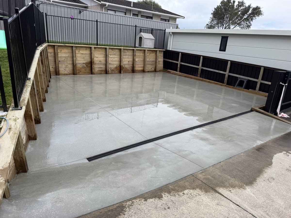 80 sqm plain smooth trowel finish, photo 1 of 2