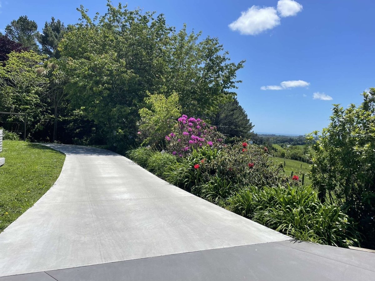 160 sqm plain concrete rural driveway, photo 1 of 3