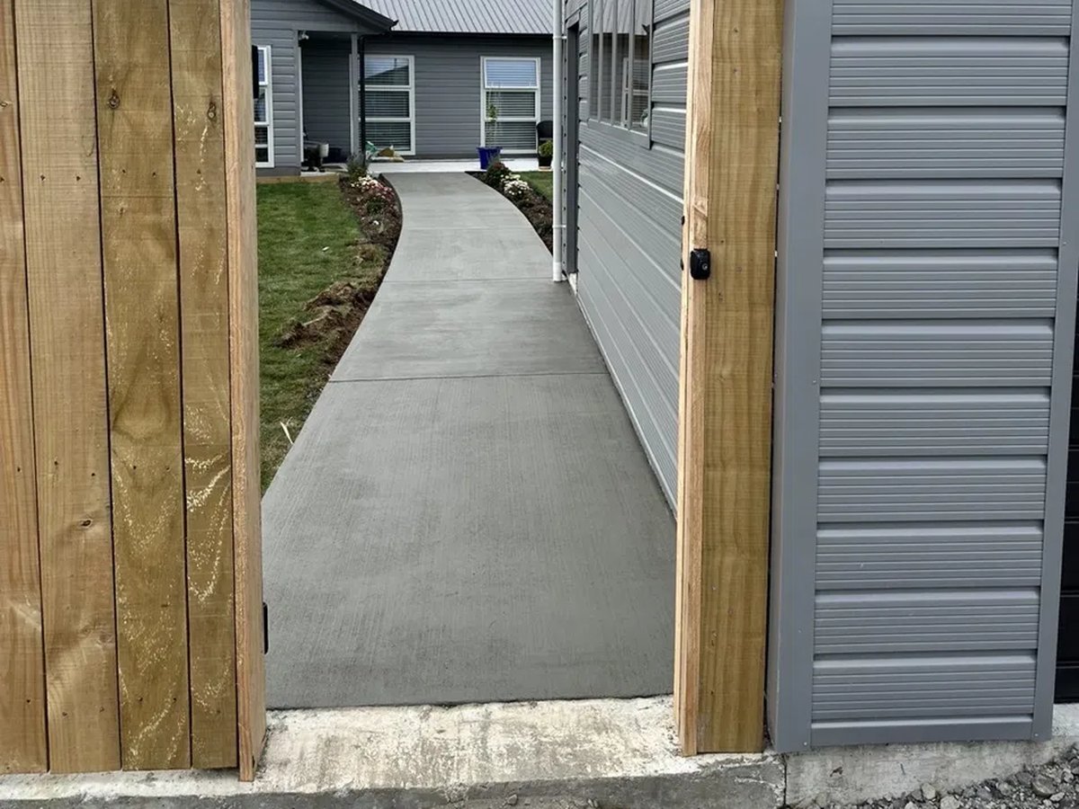 35 sqm plain broom finish curved garden pathway, photo 2 of 3